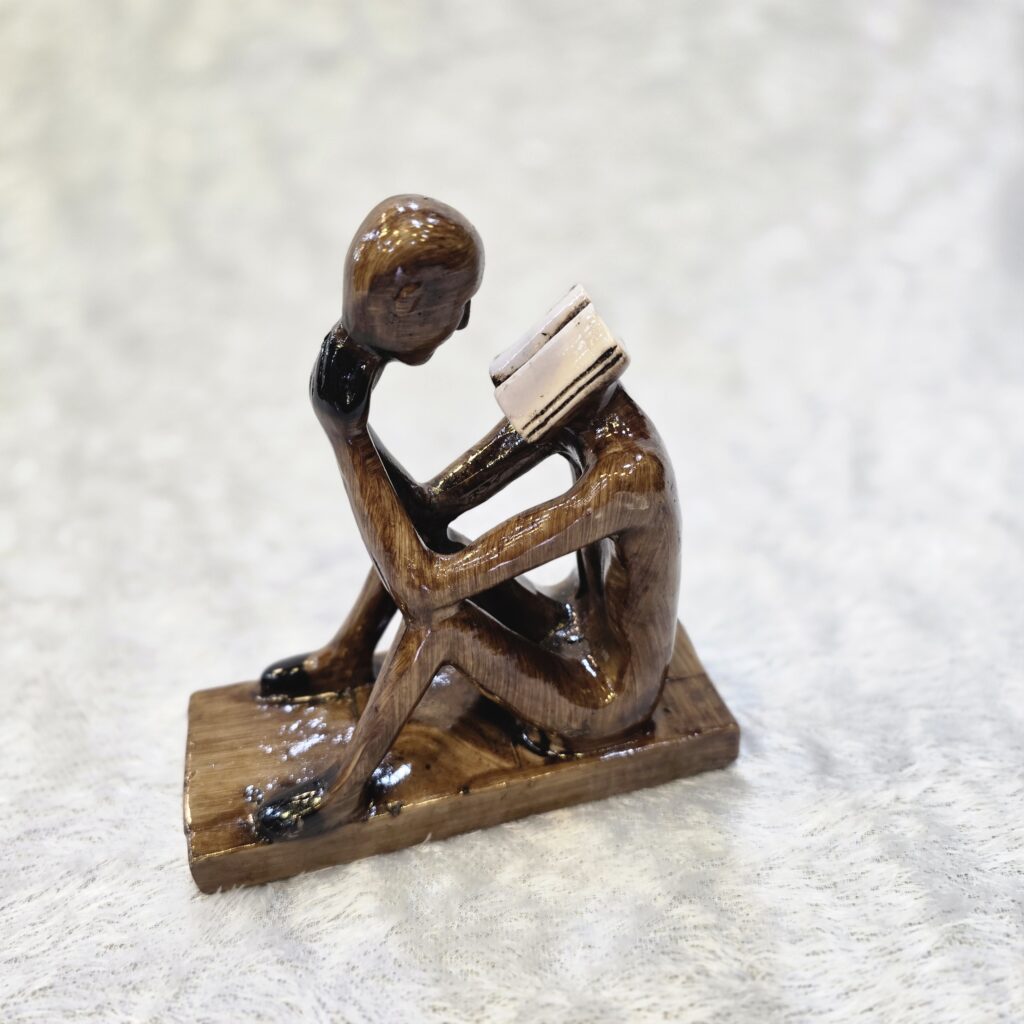 کتاب‌خوان (دال-ئی | DOLL-E)