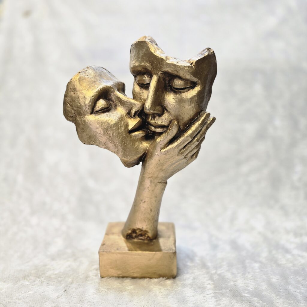 بوسه (دال-ئی | DOLL-E)