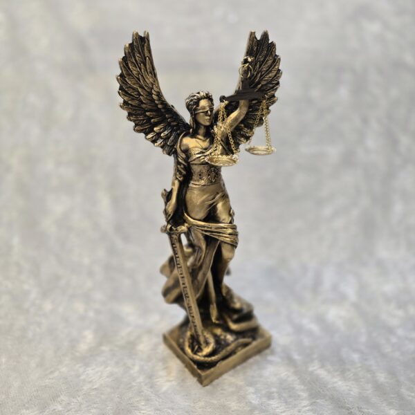 فرشته عدالت (دال-ئی | DOLL-E)