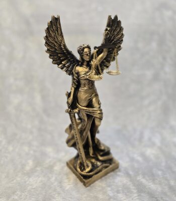 فرشته عدالت (دال-ئی | DOLL-E)