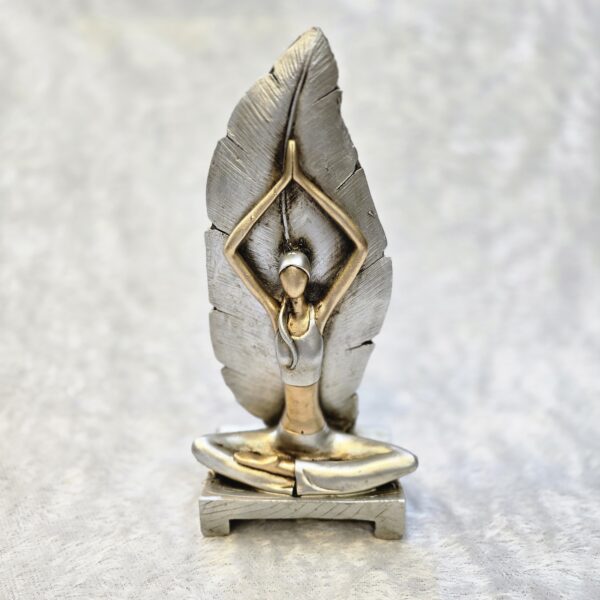 یوگا (دال-ئی | DOLL-E)